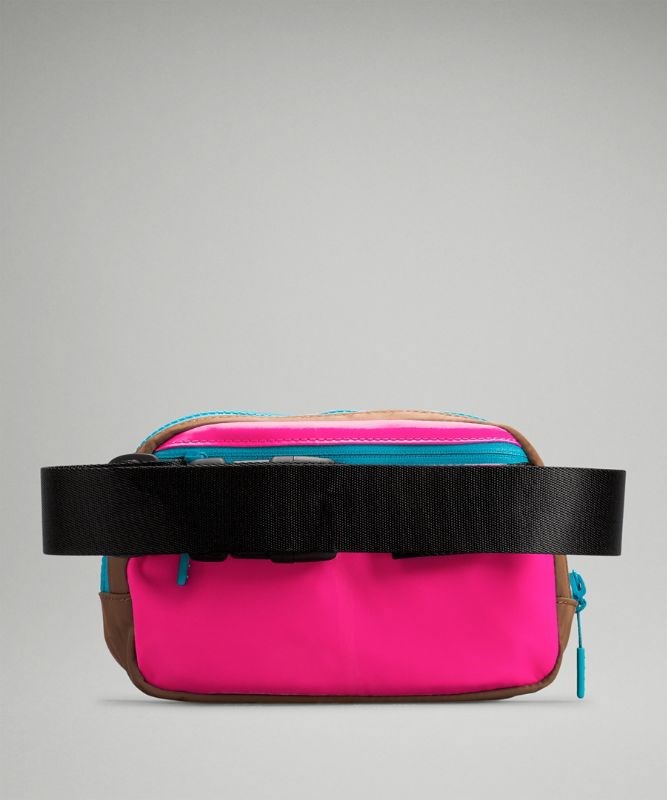 Lululemon Everywhere Belt Bag in Sonic Pink/Cacao/Black